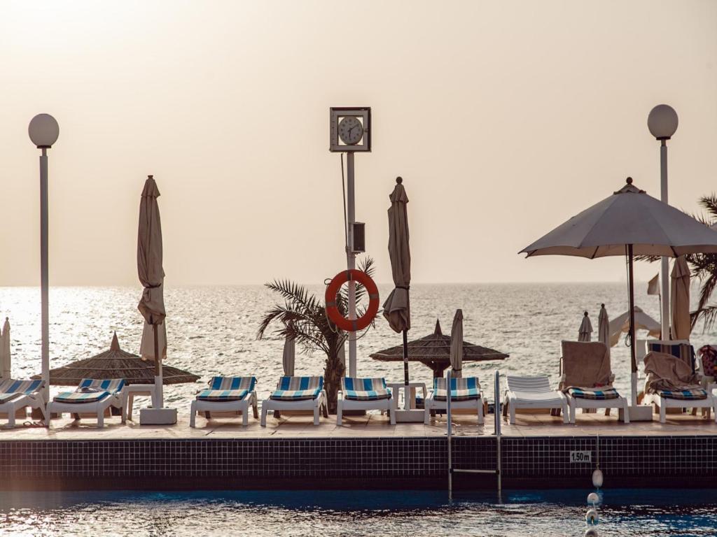 Sharjah Carlton Hotel Buitenkant foto